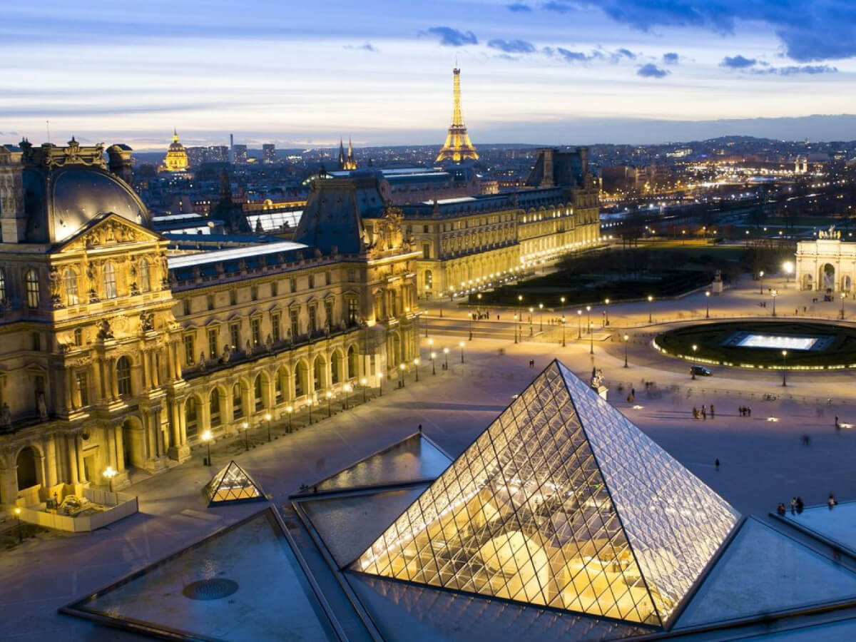 Louvre Muzesi Eserleri Tarihi